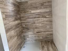 carrelage mural salle de bain imitation bois